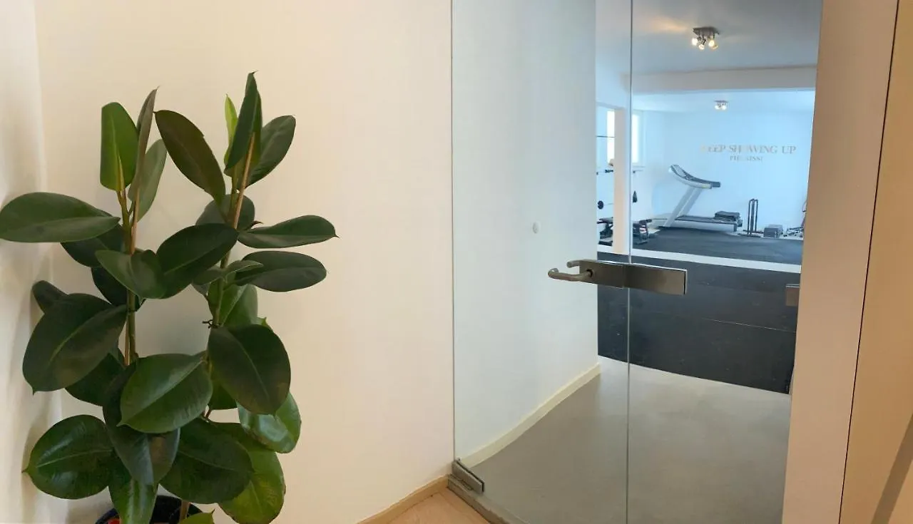 Chambre, Salle Sport, Grand Patio, Salle De Bain - Luxueux Appartement Idealement Localise Dans Le Centre De Bruxelles