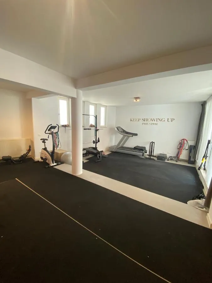 Chambre, Salle Sport, Grand Patio, Salle De Bain - Luxueux Appartement Idealement Localise Dans Le Centre De Bruxelles Homestay Brussels