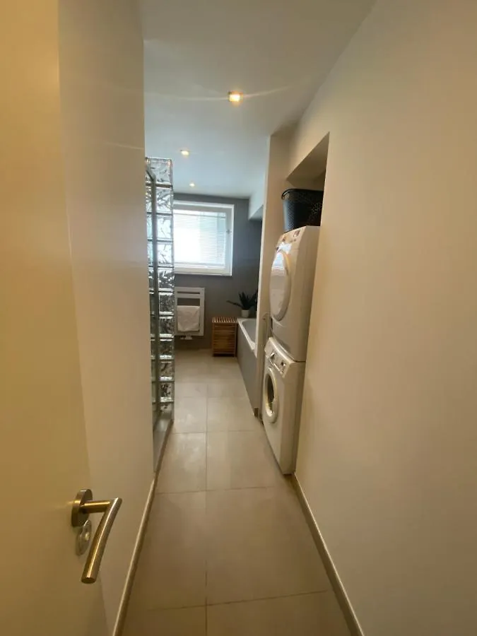 Chambre, Salle Sport, Grand Patio, Salle De Bain - Luxueux Appartement Idealement Localise Dans Le Centre De Bruxelles